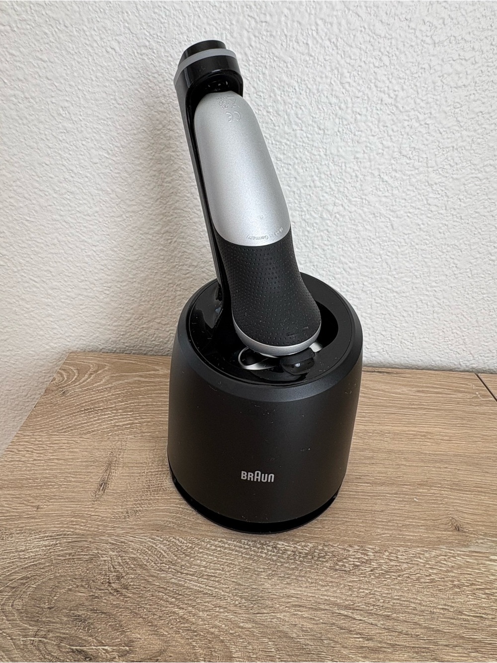 Braun Men’s Electric Shaver with Charging Stand - Black & Silver